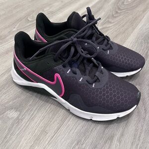 Nike Women's Black and Pink Athletic Sneakers